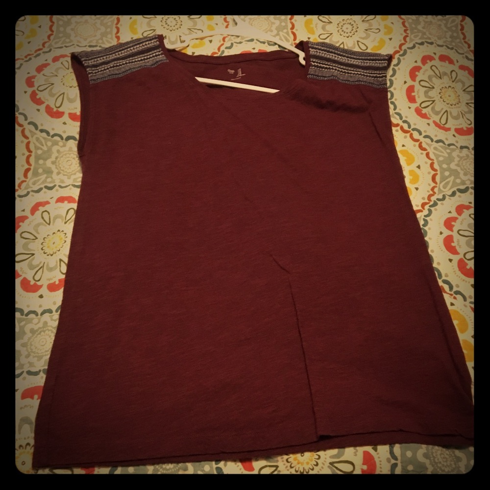 Gap sleeveless shirt